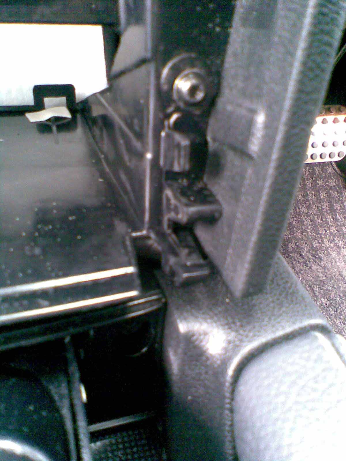 ML lower control panel latch