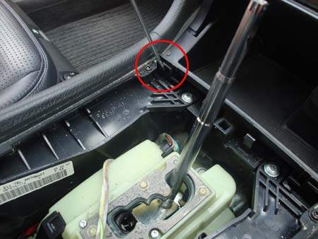 Mercedes W211 E class ashtray lock clip picture